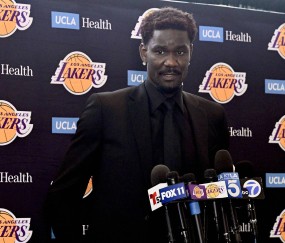 名记：湖人中锋位置仍有隐患 海斯曾遭雪藏&amp;艾顿近两年打比赛不多